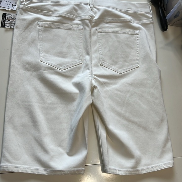 Liverpool The Gia Cruiser Pull On No See Through White Jean Shorts Size 12 - Picture 10 of 10